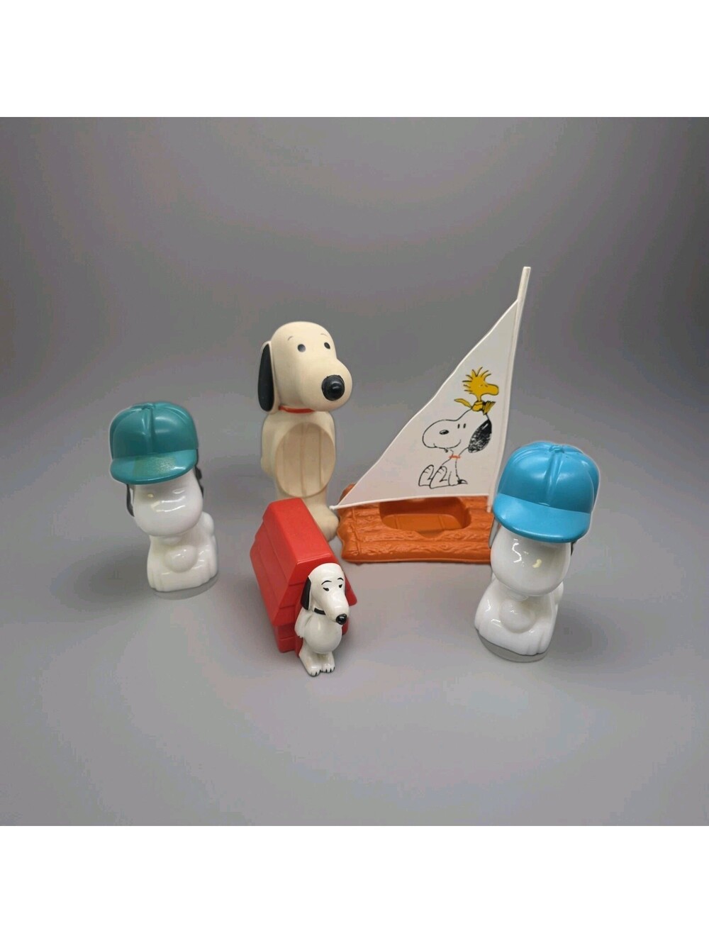 VTG Avon Snoopy White Milk Glass 1969, sailbot, soap dish, dog house lot